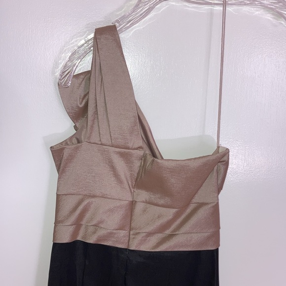London Times, One Shoulder, Champaign and black, Size 4 Dress - Picture 5 of 11